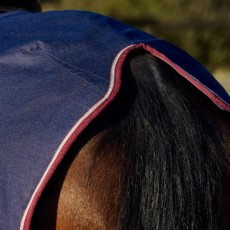 Weatherbeeta Essential Fleece Lined Quarter Sheet (Navy/Burgundy) Weatherbeeta Essential Fleece Lined Quarter Sheet (Navy/Burgundy)